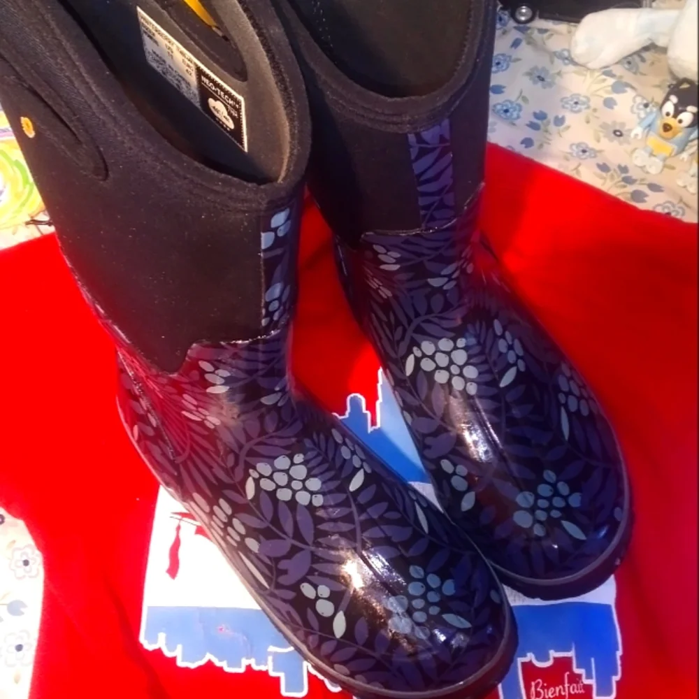BOGS Women's Blue Patterned Boots 11